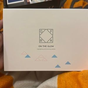 OFRA On The Glow highlight & Bronzer palette
